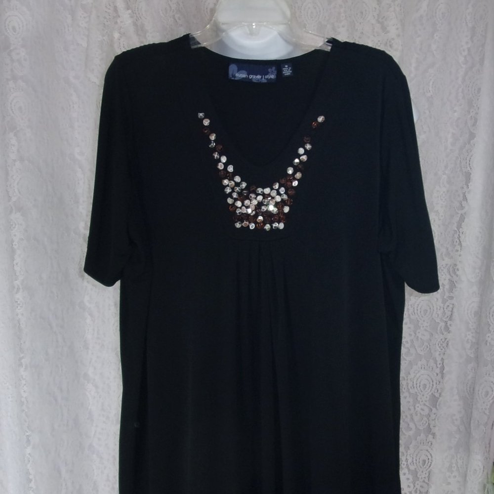 Susan Graver Plus Black Top With  Accent Stone NWOT